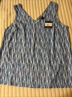 Eddie Bauer Blue and White V-Neck Patterned Camisole